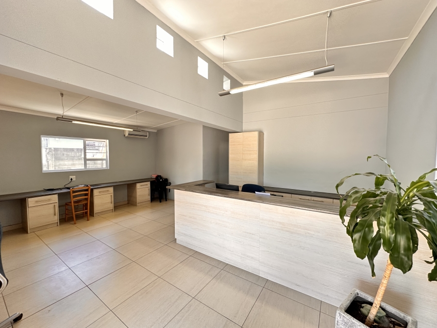 To Let Commercial Property for Rent in Beacon Bay Eastern Cape